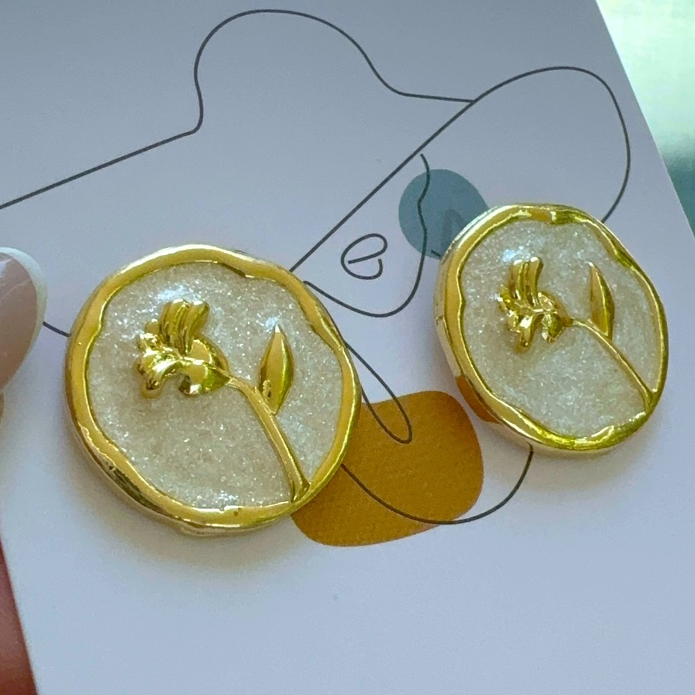flower fashion stud earrings new